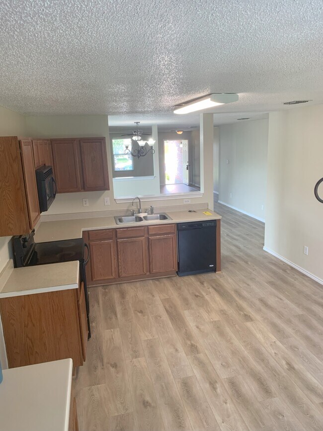 Building Photo - 714 Kinston Ct