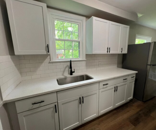 Foto del edificio - 4310 E 163rd St