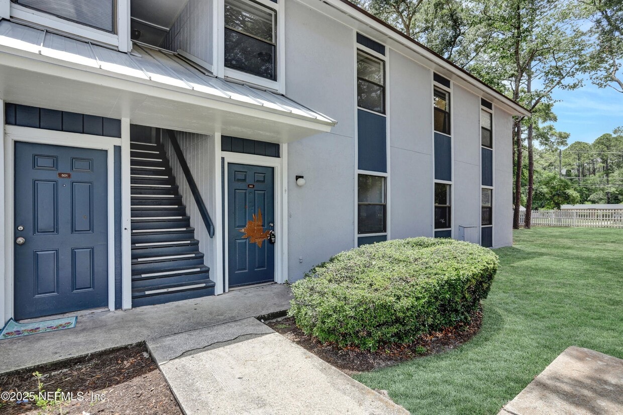Primary Photo - 10825 Key Haven Blvd