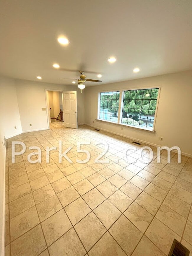 Building Photo - 9024-9024 Waverly Dr SW