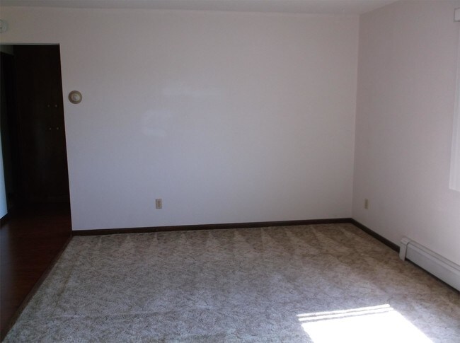 Building Photo - 8 7th St SE