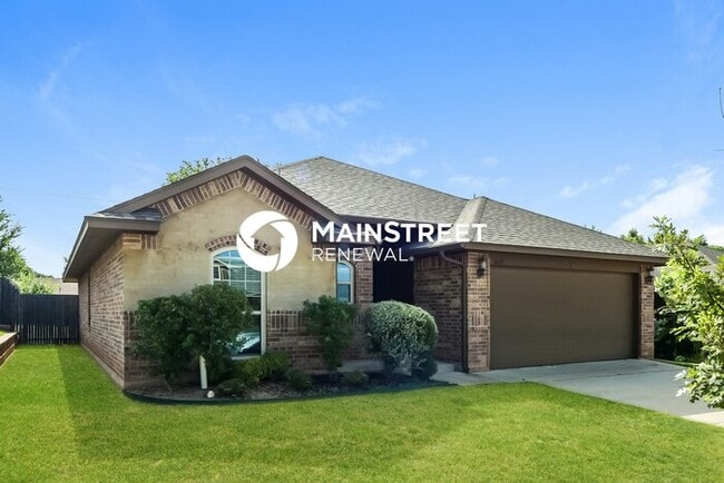 Building Photo - 3 Bedroom Pet-Friendly Home in NORMAN, OK with Main Street Renewal