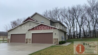 Building Photo - 138 Roller Ct