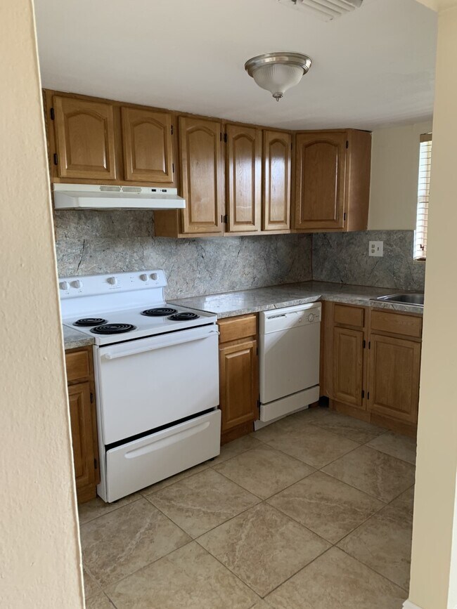 Building Photo - 9357 Fontainebleau Blvd