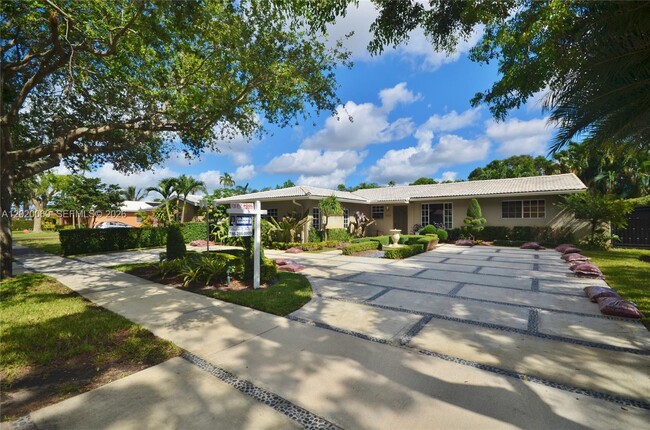 Foto del edificio - 14001 Cypress Ct