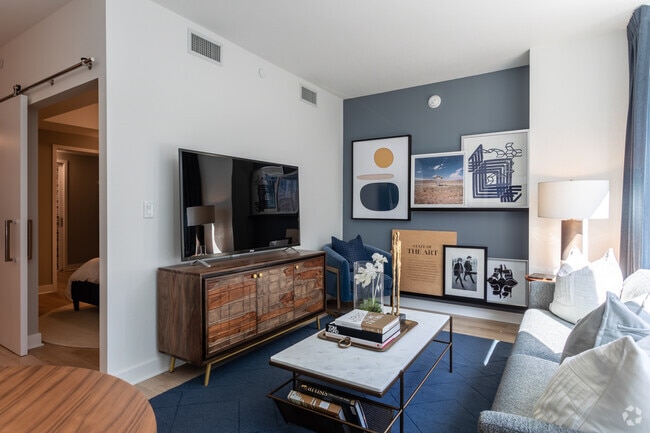 JR 1BR, 1BA - 601SF - West Half Apartments