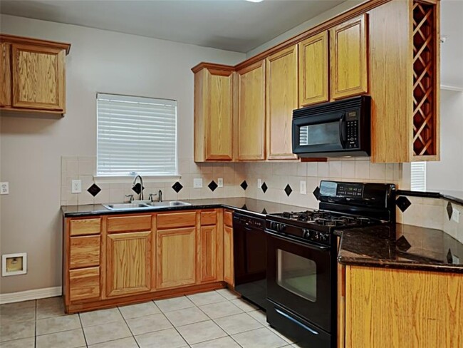 Building Photo - 2865 Westhollow Dr