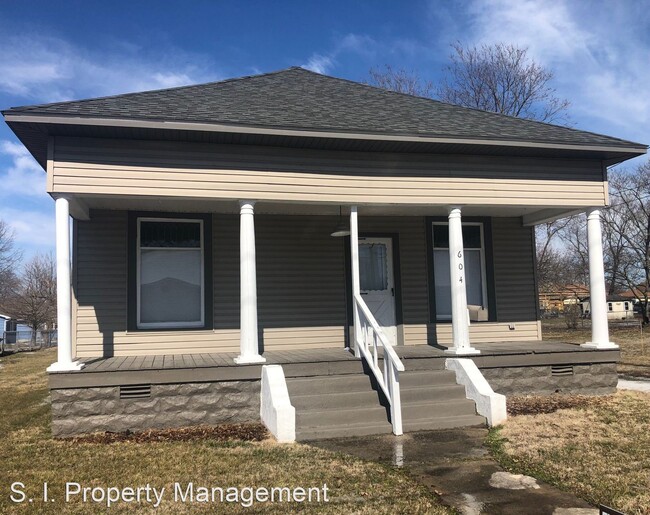 Building Photo - 2 br, 1 bath House - 604 W. Broadway Blvd.