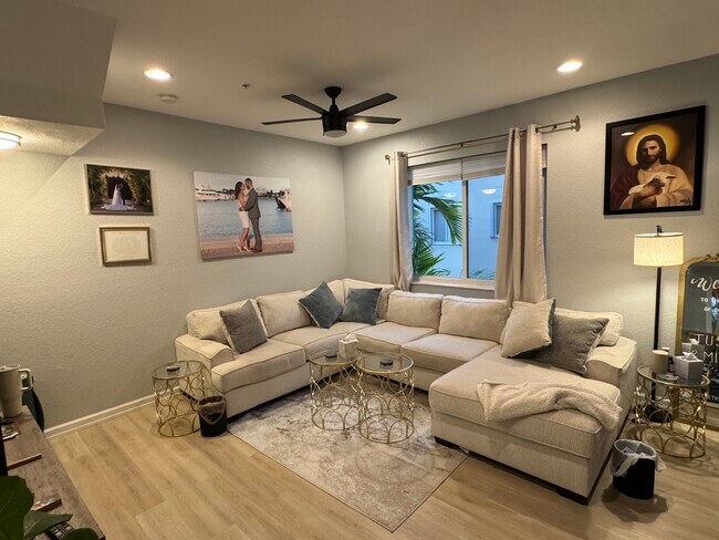 Foto del edificio - 2917 S Greenleaf Cir