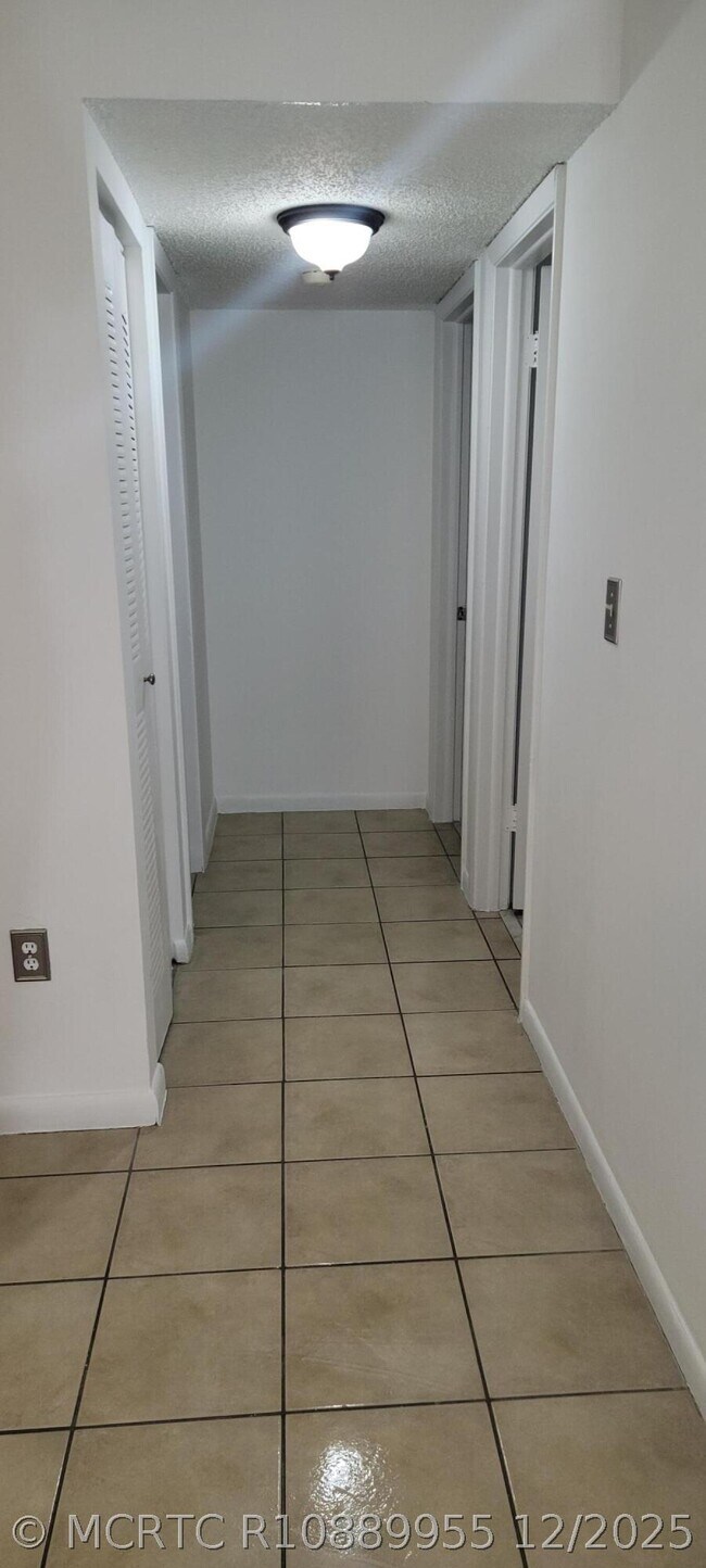 Foto del edificio - 7210 NW 179th St