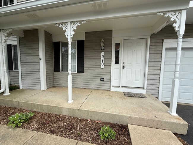 Building Photo - 370 Sandhurst Ln