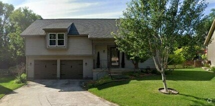 Building Photo - 807 Panther Valley