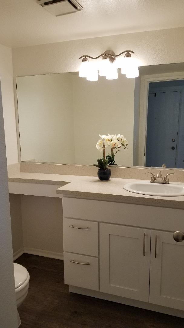Foto del edificio - 8324 Vineyard Ave