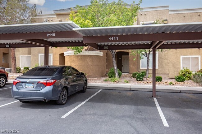 Foto del edificio - 8070 W Russell Rd