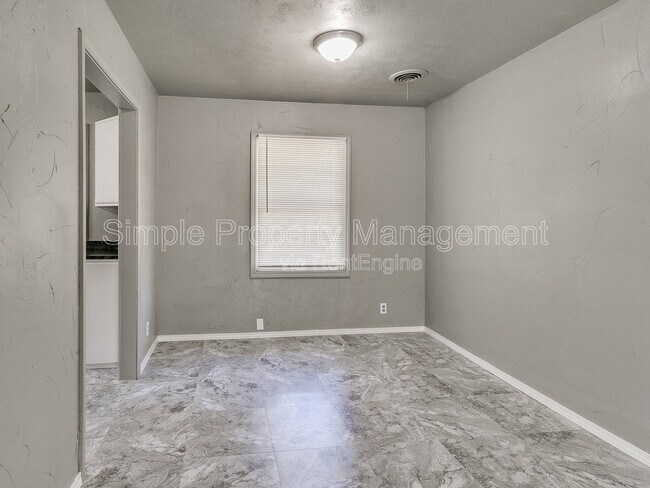 Foto del edificio - 1321 NW 82nd St