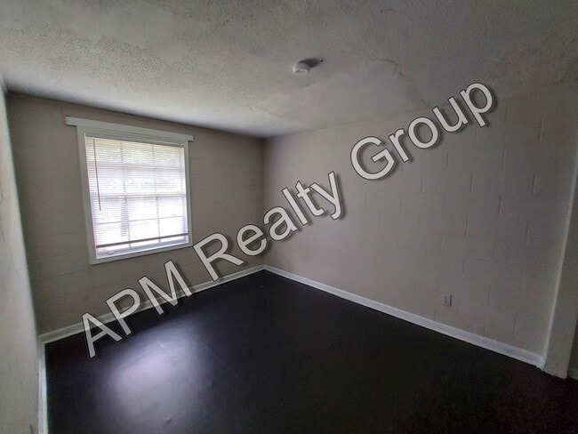 Building Photo - Renovated two bedroom near Harden Street