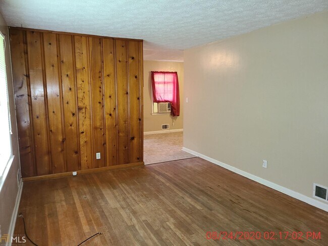 Building Photo - 123 E Mimosa Dr