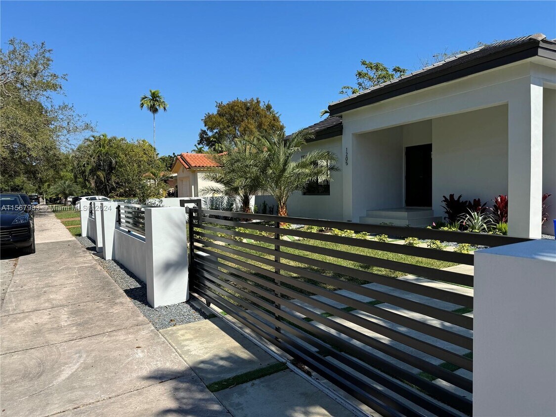 Foto principal - 1205 Wallace St