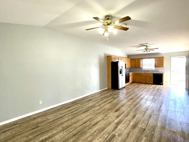 Building Photo - 2301 Cimmaron Dr