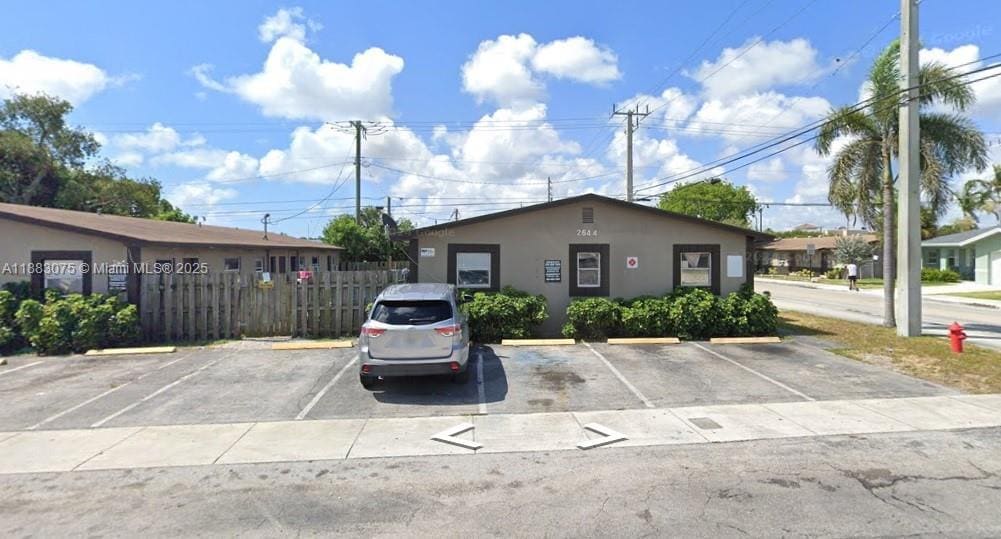 Foto principal - 2640 NW 2nd St
