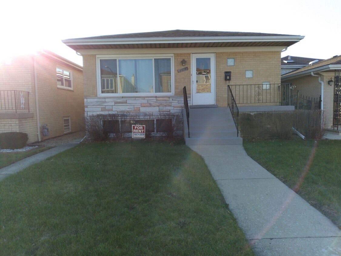 Foto principal - 8439 W Castle Island Ave