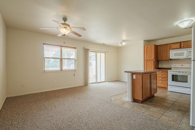 Building Photo - 2475 Theresea Ln