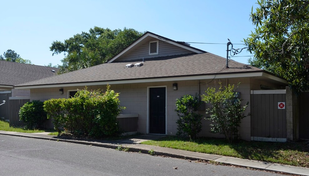 Tallahassee Student Housing The Village Apartments in Tallahassee