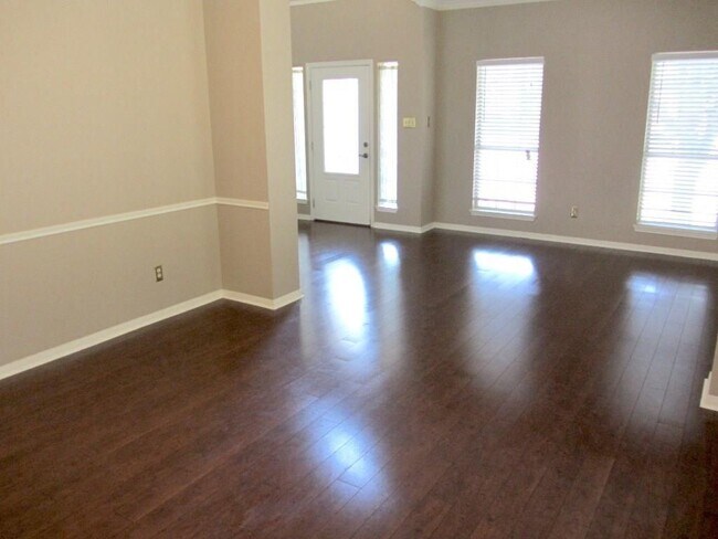 Foto del edificio - 1815 Hickory Ridge Cove