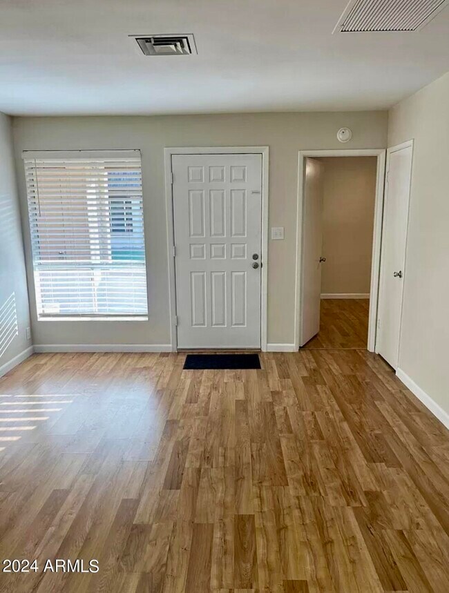 Foto del edificio - 8161 N 107th Ave