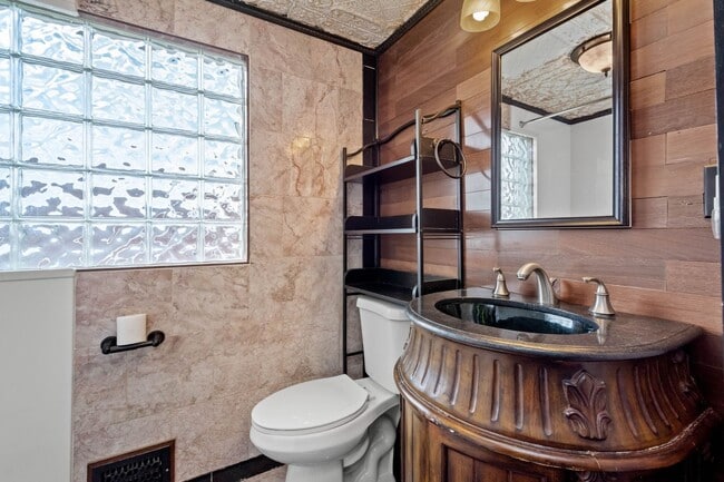 Building Photo - Amazing 2 bedroom home in Clairton available April 15!