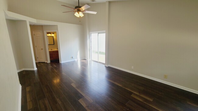 Foto del edificio - 2342 Benay Rd