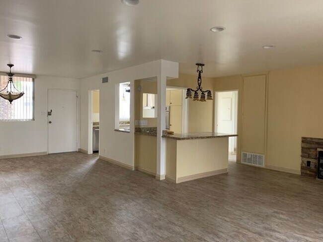 Building Photo - 6979 Palm Ct