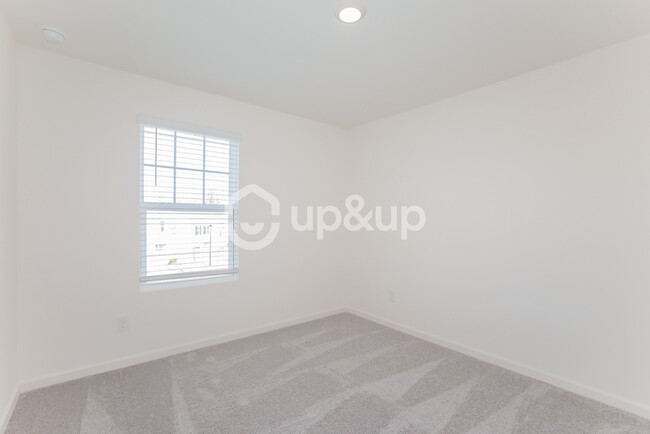 Building Photo - Fantastic 3bd/2.5ba home! Let yourself in!