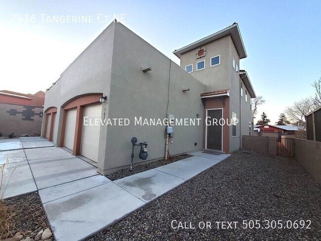 Building Photo - Amazing 3 Bedroom! Great location! Across ...