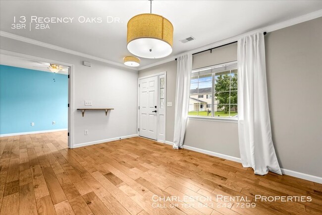 Foto del edificio - 13 Regency Oaks Dr