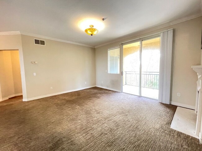 Building Photo - Dual-Master Upgraded Condo in desirable Ca...