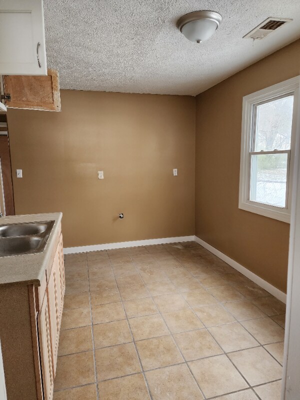 Building Photo - 2401 W Millman St