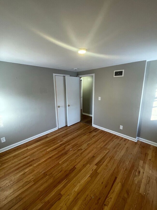 Foto del edificio - 3201-3203 W. Bobolink Ave. (Duplex)