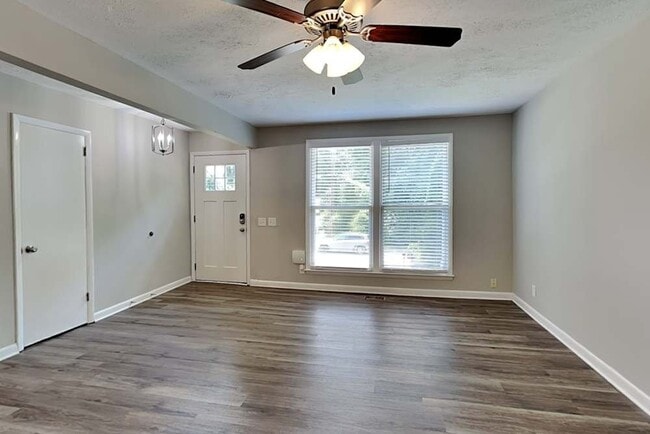 Building Photo - 690 Frankfort Dr