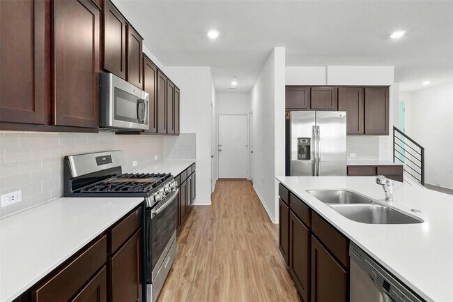 Building Photo - 1115 Diggy Dr