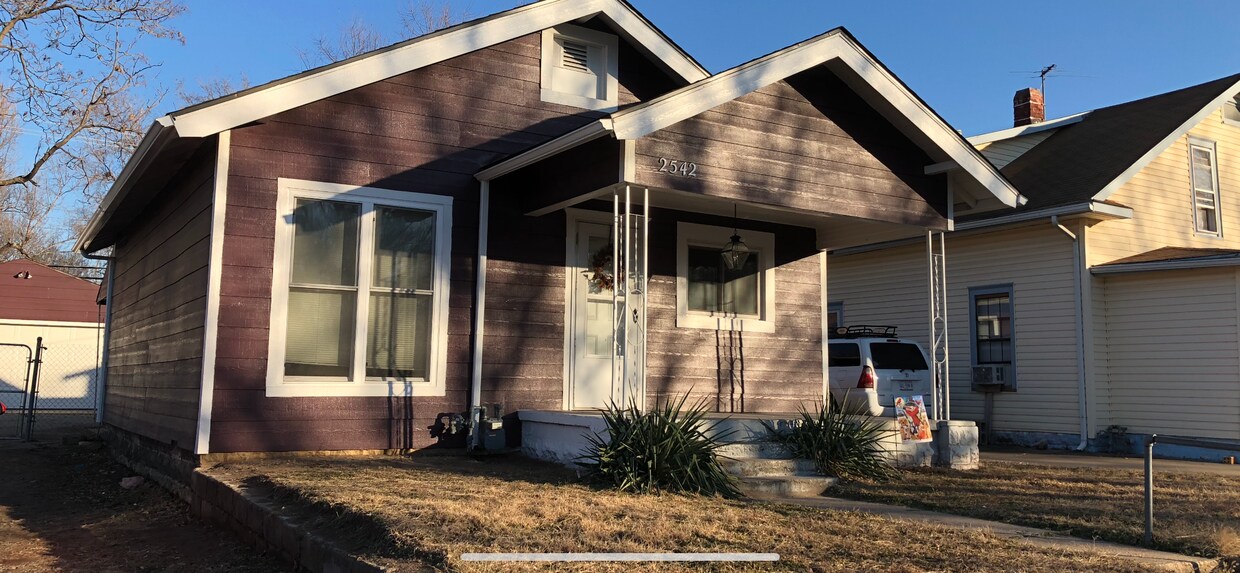 Primary Photo - 2542 N Arkansas