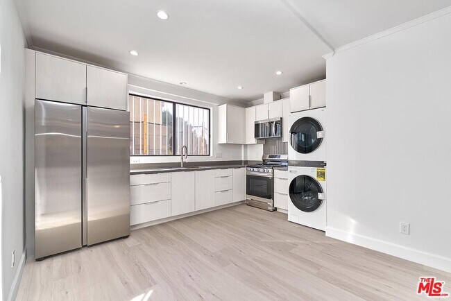 Foto del edificio - 536 N Oxford Ave