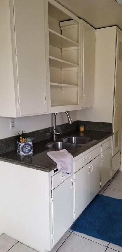 Kitchen - 1406 E 9th St