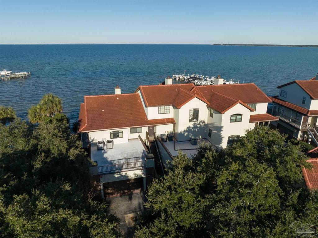 Foto principal - 32 Baybridge Dr