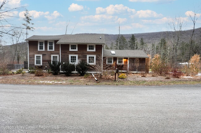 Building Photo - 683 Woodland Valley Rd