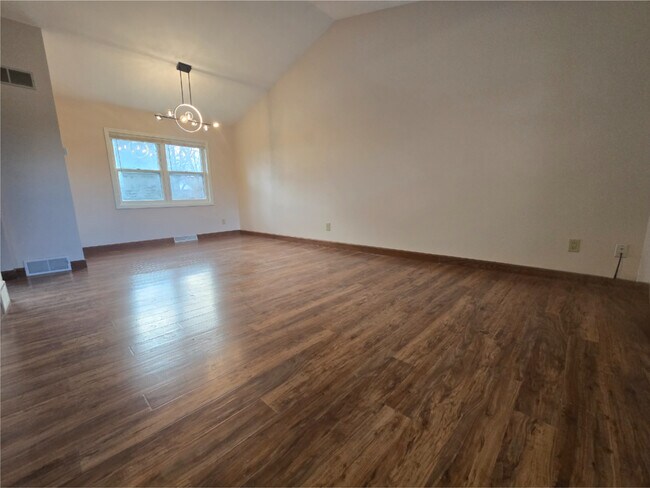 Foto del edificio - 828 Cedar Ct