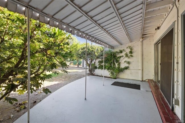 Foto del edificio - 23265 Leonora Dr