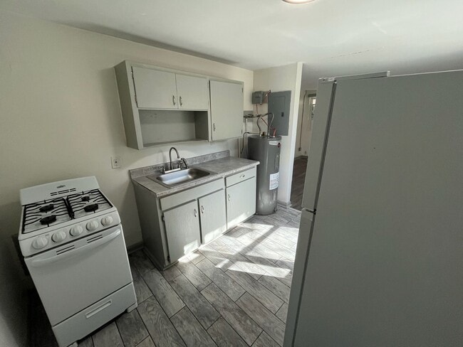 Building Photo - First Place South 1009