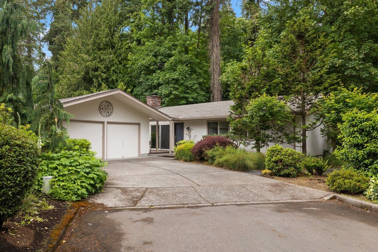 Primary Photo - Beautiful Cottage on the North Shore of La...