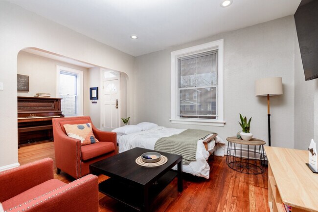 Foto del edificio - 3956 Tholozan Ave